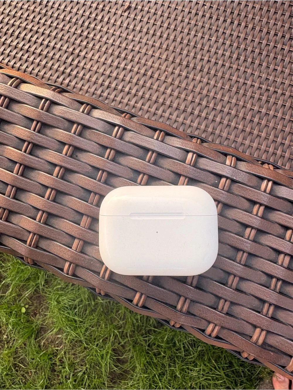 White True Wireless Earbuds with Charging Case - Sleek Wireless Audio